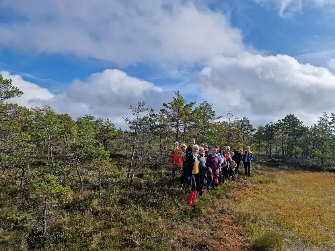 Grupp rabamatkal Ohepalu rabas