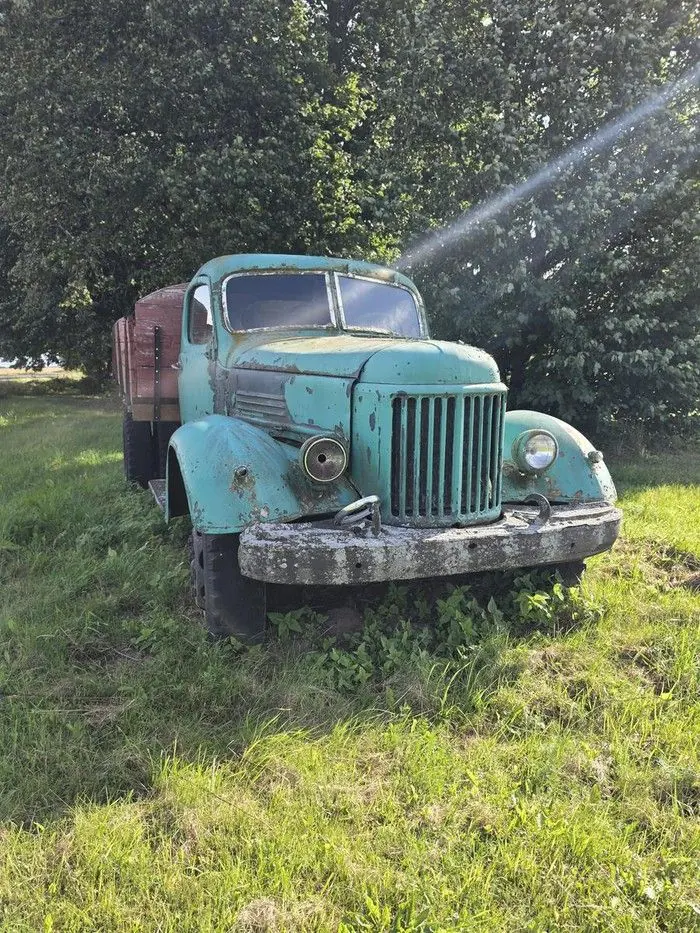 Vana veoauto metsaserval